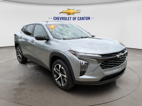 Used 2024 Chevrolet Trax RS FWD image 3