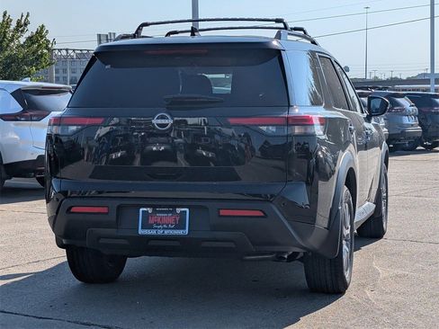 New 2025 Nissan Pathfinder SV w/ Black Appearance Package image 4