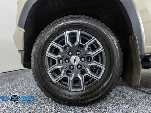 Used 2024 Chevrolet Colorado Z71 w/ Z71 Convenience Package 2 AWD/4WD image 47