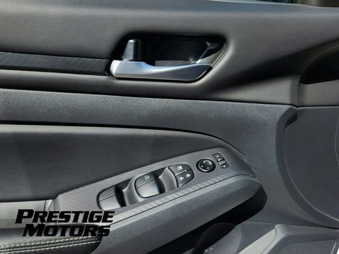 Used 2025 Nissan Altima 2.5 SV FWD image 21