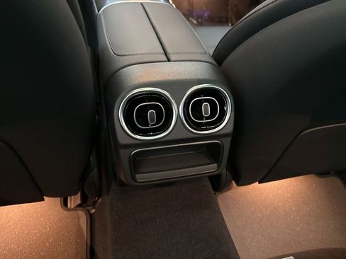 Used 2025 Mercedes-Benz C 300 Sedan image 22