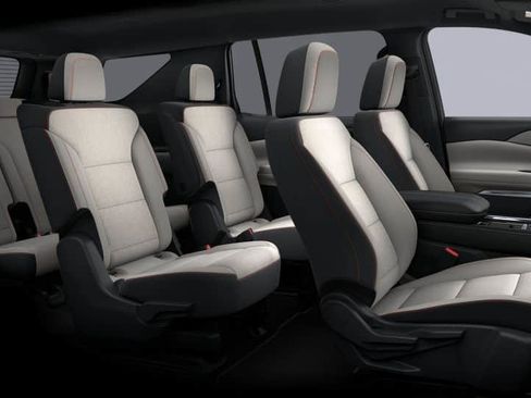 New 2025 Chevrolet Traverse LT image 33