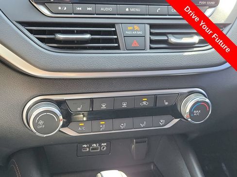 Used 2022 Nissan Altima 2.5 SR w/ Midnight Edition Package FWD image 13