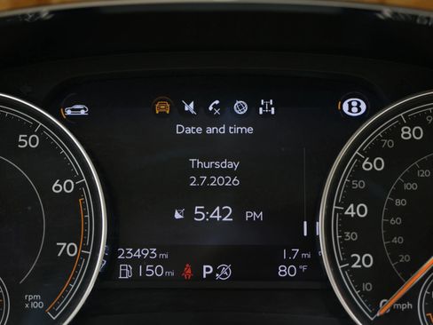 Used 2017 Bentley Bentayga AWD/4WD image 34