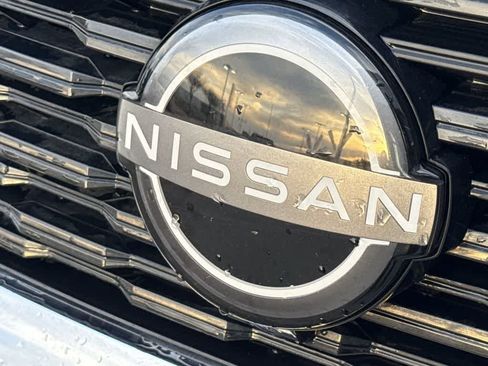 Used 2023 Nissan Rogue SV image 10