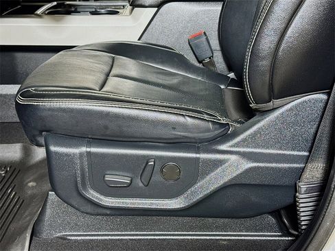 Used 2020 Ford F250 Lariat w/ Chrome Package image 17