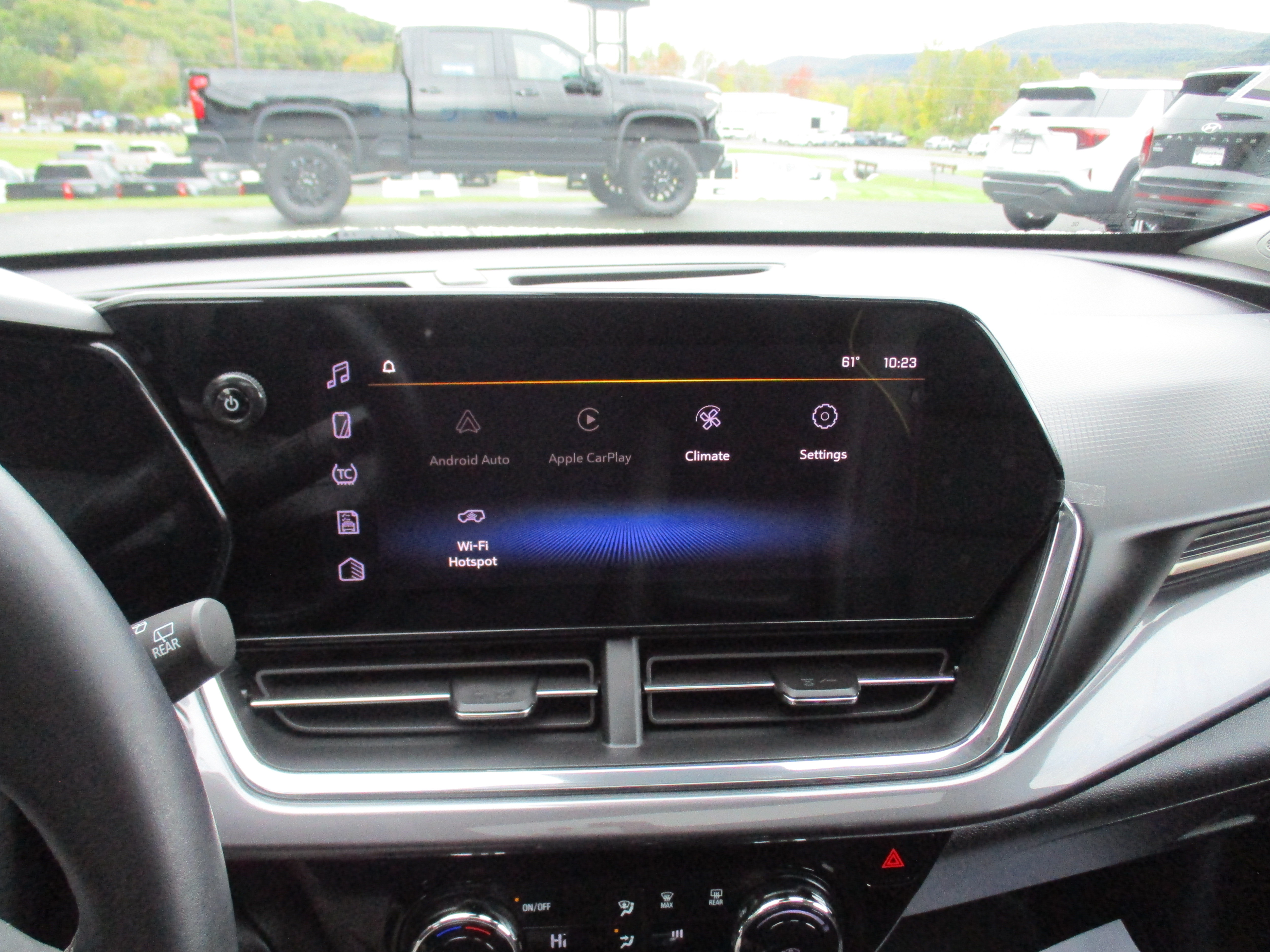 Used 2026 Chevrolet Trax ACTIV w/ Sunroof Package FWD image 18