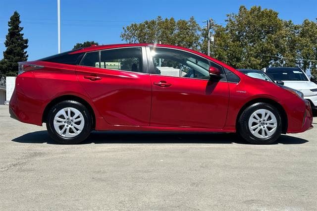 Used 2016 Toyota Prius Two FWD image 2