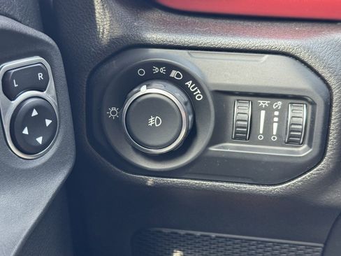 Used 2021 Jeep Wrangler Unlimited Rubicon image 34