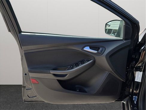 Used 2017 Ford Focus SEL image 16