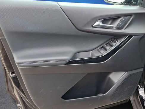 Used 2025 Chevrolet Equinox LT FWD image 7