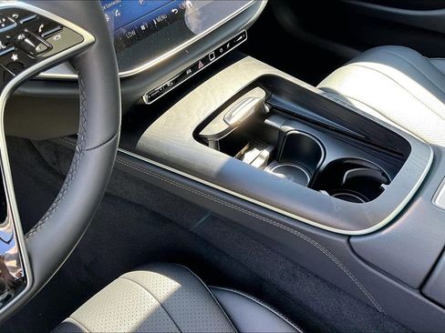 New 2026 Mercedes-Benz E 350 4MATIC Sedan image 8