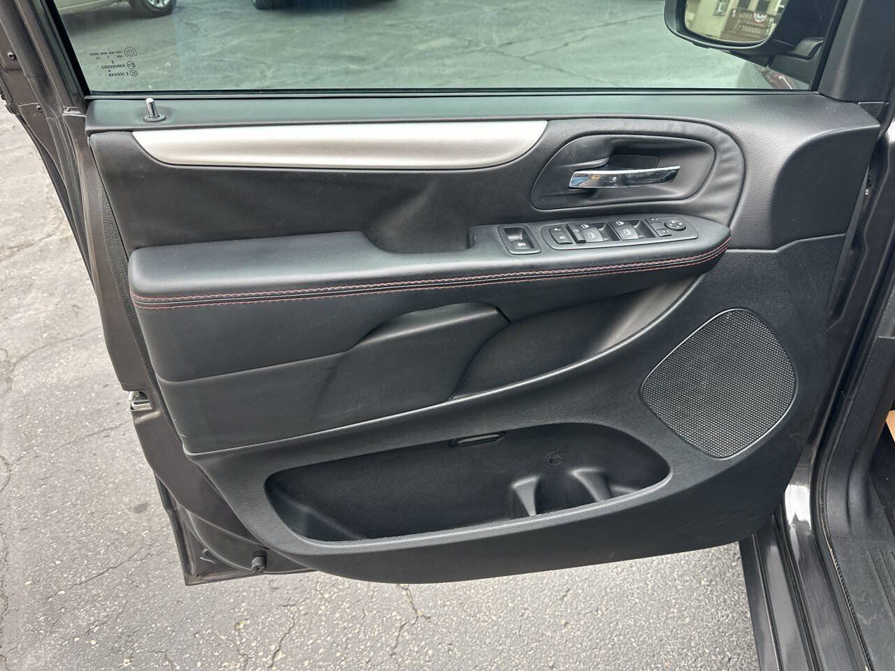 Used 2017 Dodge Grand Caravan GT FWD image 16