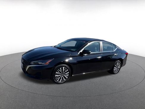 Used 2025 Nissan Altima 2.5 SV image 8