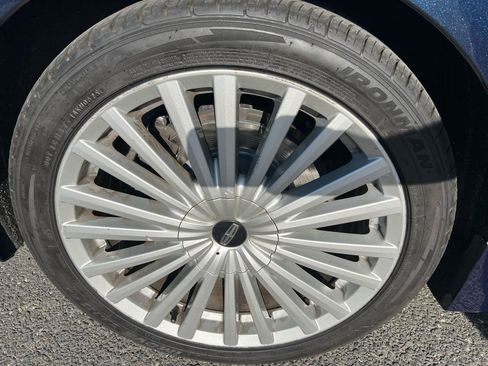 Used 2017 Lincoln MKZ Reserve FWD image 5