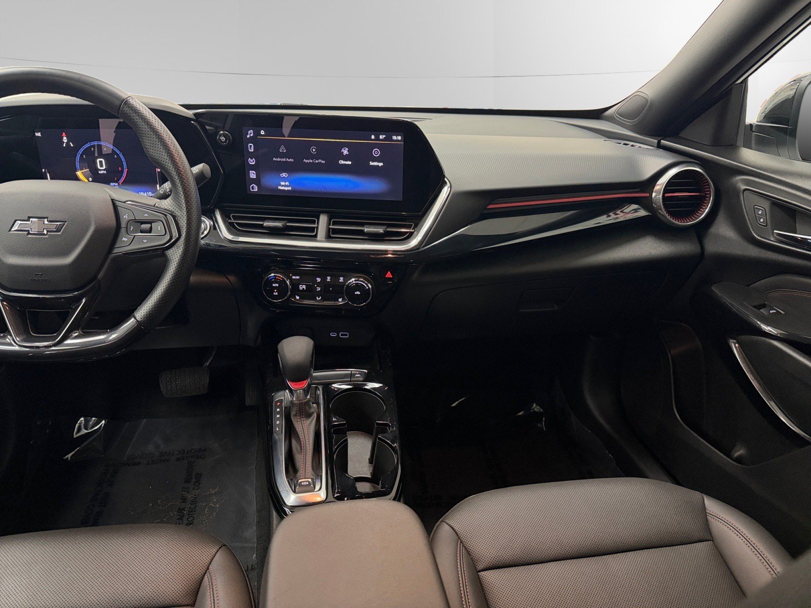 Used 2024 Chevrolet Trax RS w/ Sunroof Package FWD image 11