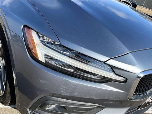Used 2021 Volvo S60 T5 Momentum image 25