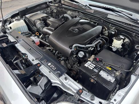 Used 2017 Toyota Tacoma SR5 w/ Tow Package image 53