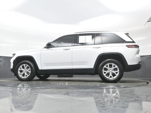 Used 2023 Jeep Grand Cherokee Limited image 27