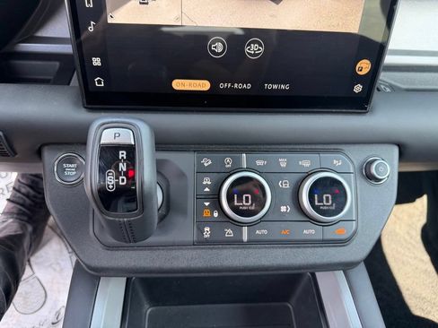 Used 2025 Land Rover Defender 130 V8 AWD/4WD image 31