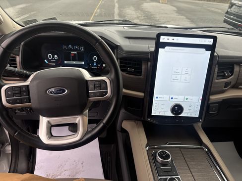 Used 2022 Ford Expedition Max Limited image 15