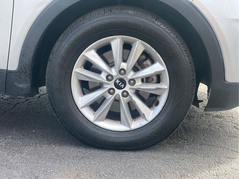 Used 2019 Kia Sorento LX image 28