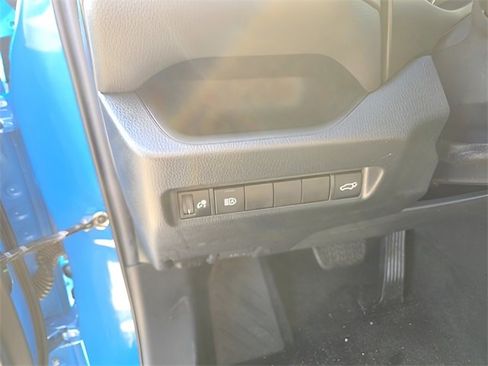 Used 2020 Toyota RAV4 XLE w/ Convenience Package image 12