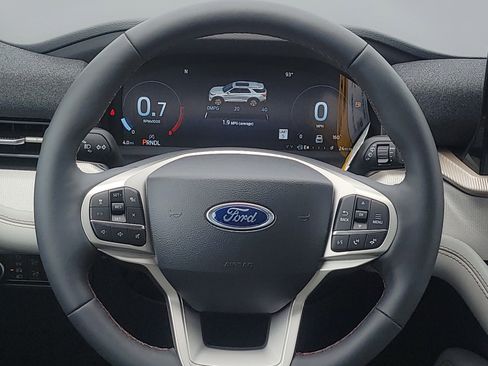 New 2025 Ford Explorer Active w/ Active Comfort Package image 13