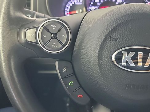 Used 2017 Kia Soul FWD image 23
