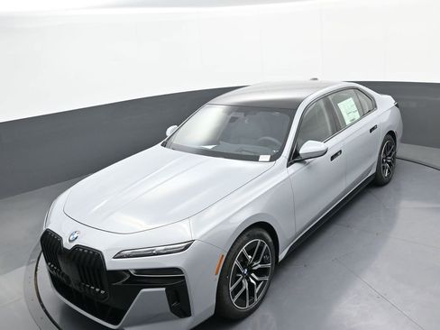 New 2026 BMW 740i xDrive w/ Executive Package image 35