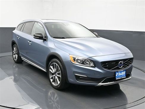 Used 2018 Volvo V60 T5 Cross Country w/ Convenience Package image 7
