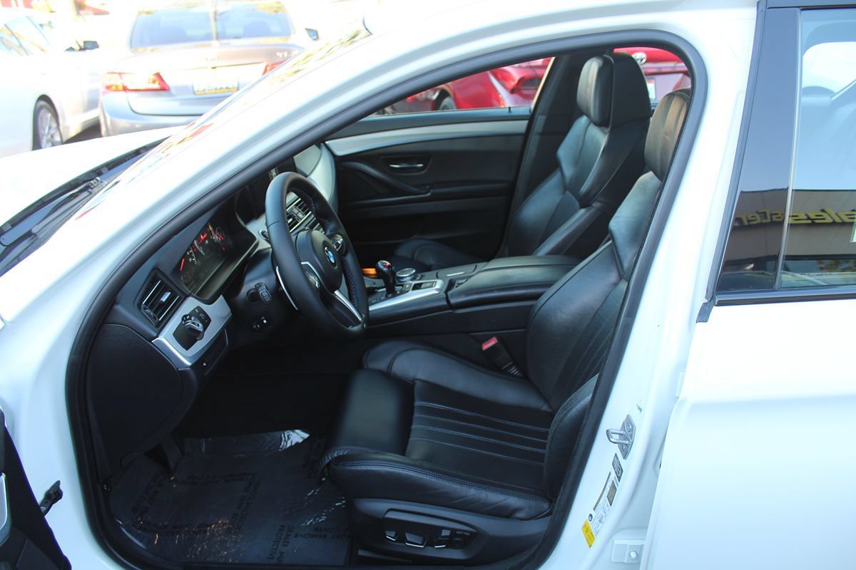 Used 2015 BMW M5 RWD image 19