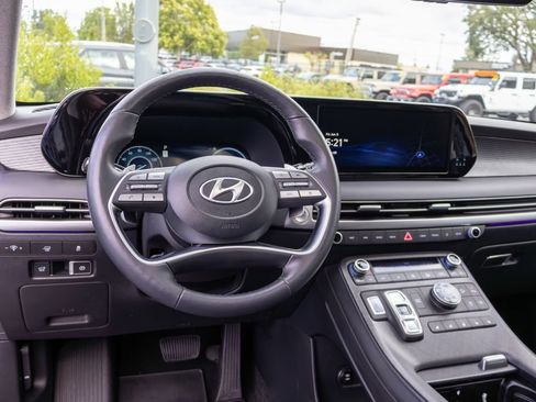 Used 2024 Hyundai Palisade Limited AWD/4WD image 16