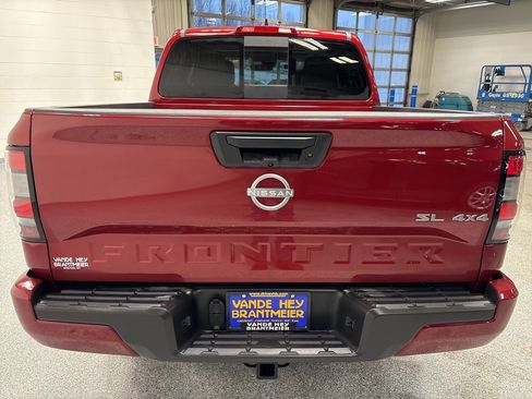 Used 2024 Nissan Frontier SL image 6