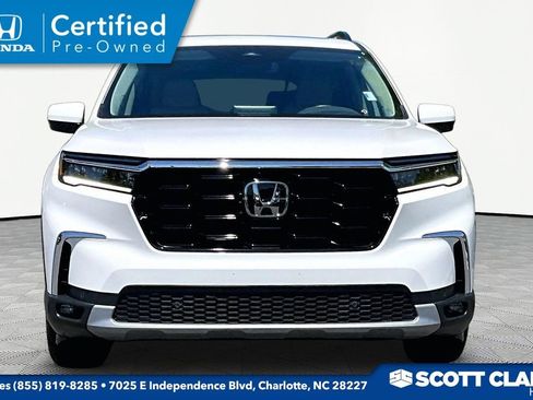 Certified 2024 Honda Pilot Touring image 2