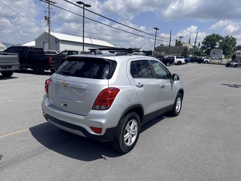 Used 2017 Chevrolet Trax LT w/ LT Convenience Package AWD/4WD image 3