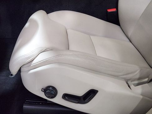 Used 2019 Volvo XC60 T6 Momentum w/ Advanced Package image 44