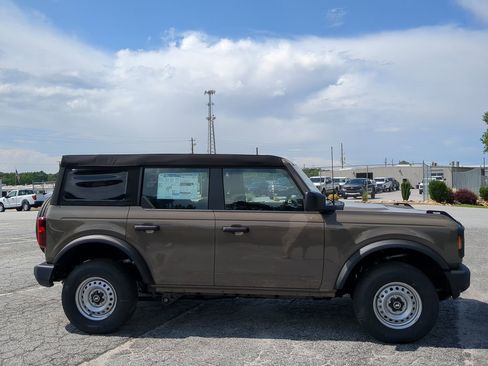New 2025 Ford Bronco 4-Door image 2