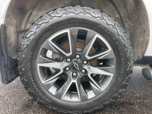 Used 2021 Chevrolet Suburban Z71 image 32