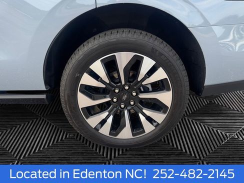 Certified 2025 Ford Expedition Platinum w/ Driver's Package AWD/4WD image 15