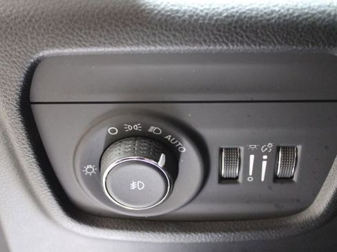 Used 2022 Jeep Grand Cherokee Overland w/ Luxury Tech Group IV image 37