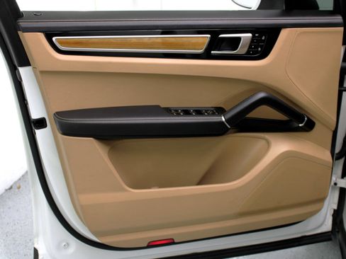 Used 2019 Porsche Cayenne image 36