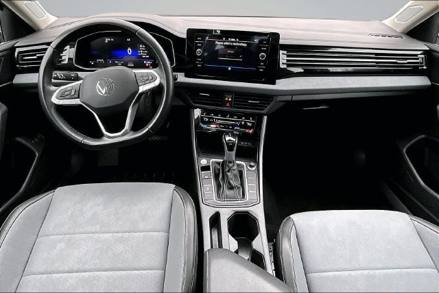 Used 2025 Volkswagen Jetta SE FWD image 7