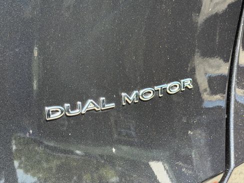 Used 2025 Tesla Model Y Long Range AWD/4WD image 17