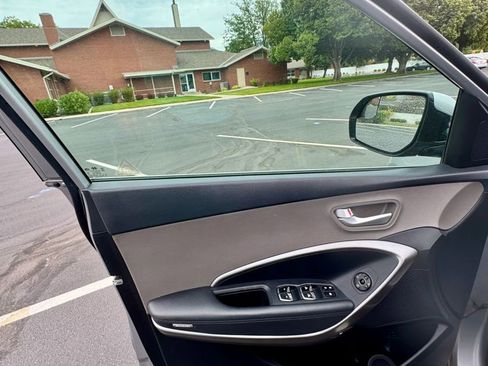 Used 2017 Hyundai Santa Fe SE image 28