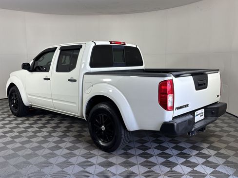 Used 2017 Nissan Frontier SV RWD image 3