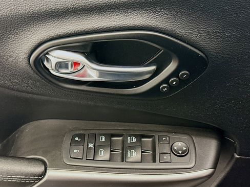 Used 2021 Jeep Cherokee Limited AWD/4WD image 15