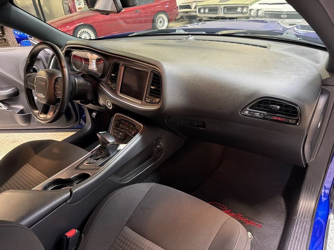 Used 2022 Dodge Challenger R/T Scat Pack w/ Scat Pack Stripe RWD image 34