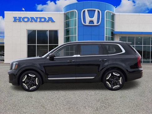 Used 2023 Kia Telluride S FWD image 6
