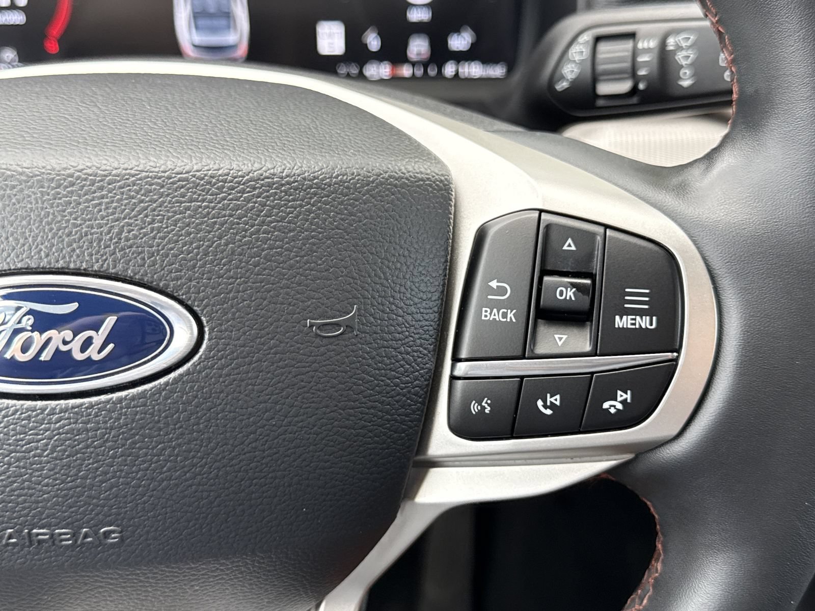 Used 2025 Ford Explorer Active RWD image 22